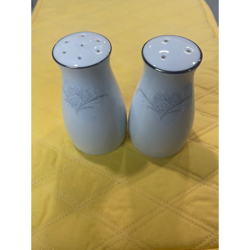 Noritake Japan White Floral Relief Salt & Pepper Shakers Set Vintage Silver Rim
